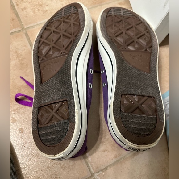 Purple converse size 10 - Picture 3 of 6
